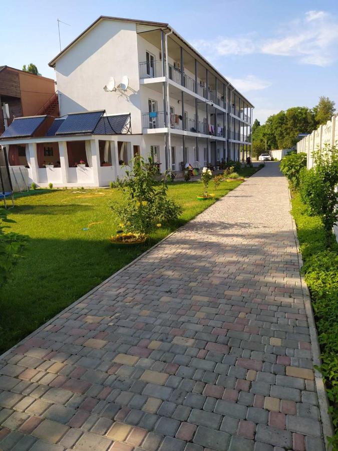 Balcony Hotel Zaliznyy Port Exterior photo