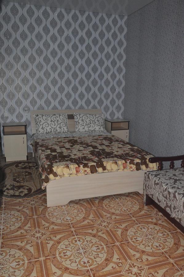 Balcony Hotel Zaliznyy Port Exterior photo