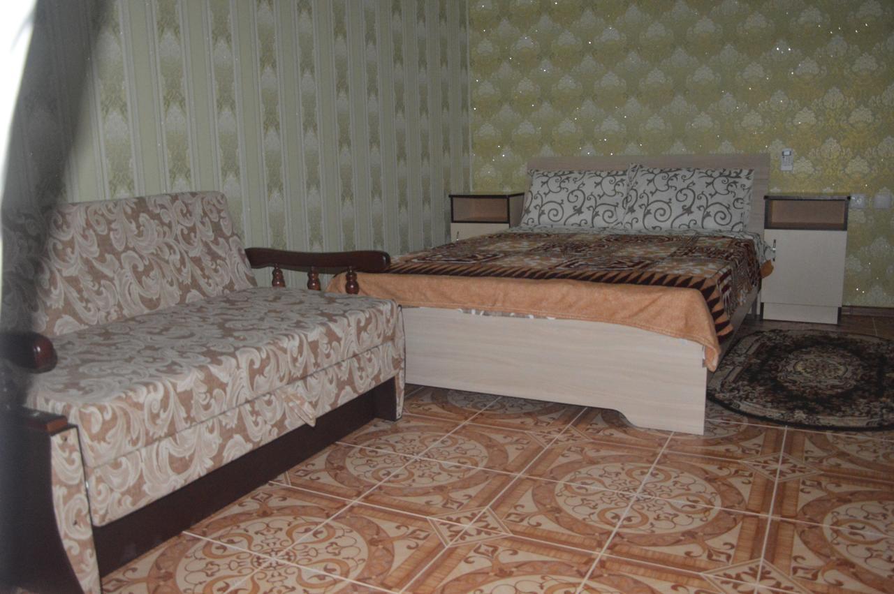 Balcony Hotel Zaliznyy Port Exterior photo